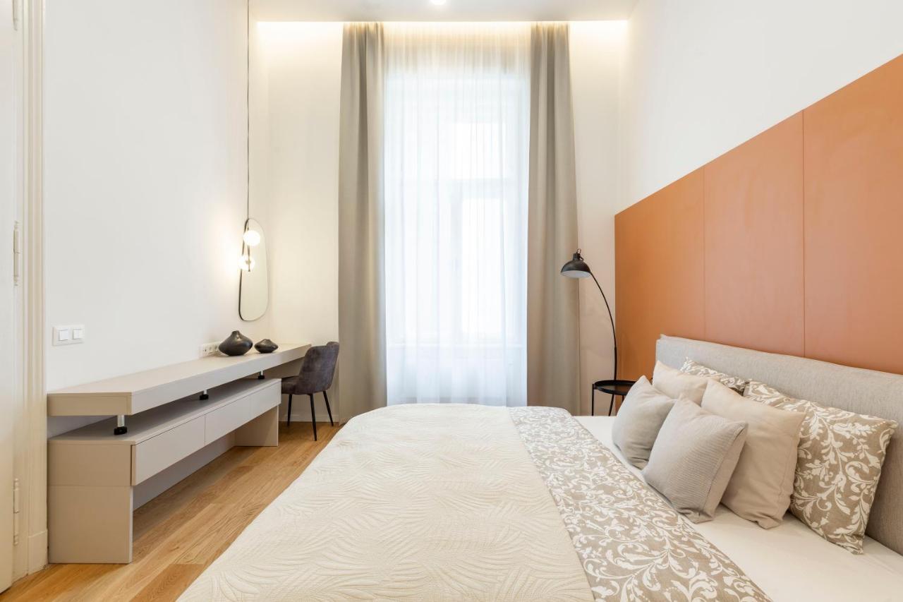 Luxurious Minimalist Residence With Sauna By Prestige Homes Budapest Exterior foto