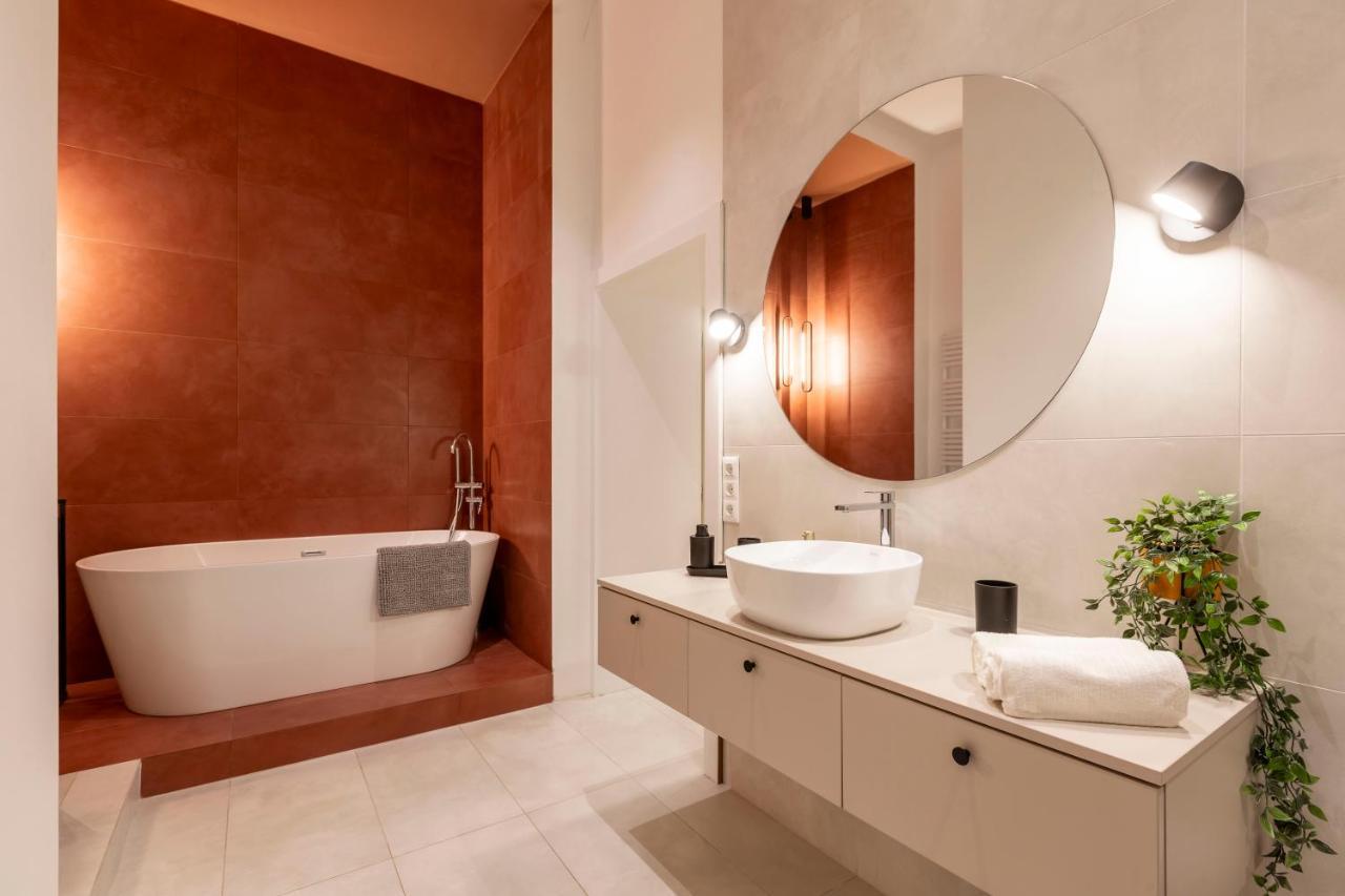 Luxurious Minimalist Residence With Sauna By Prestige Homes Budapest Exterior foto